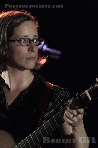 LAURA VEIRS - 2007-04-24 - PARIS - La Maroquinerie - 